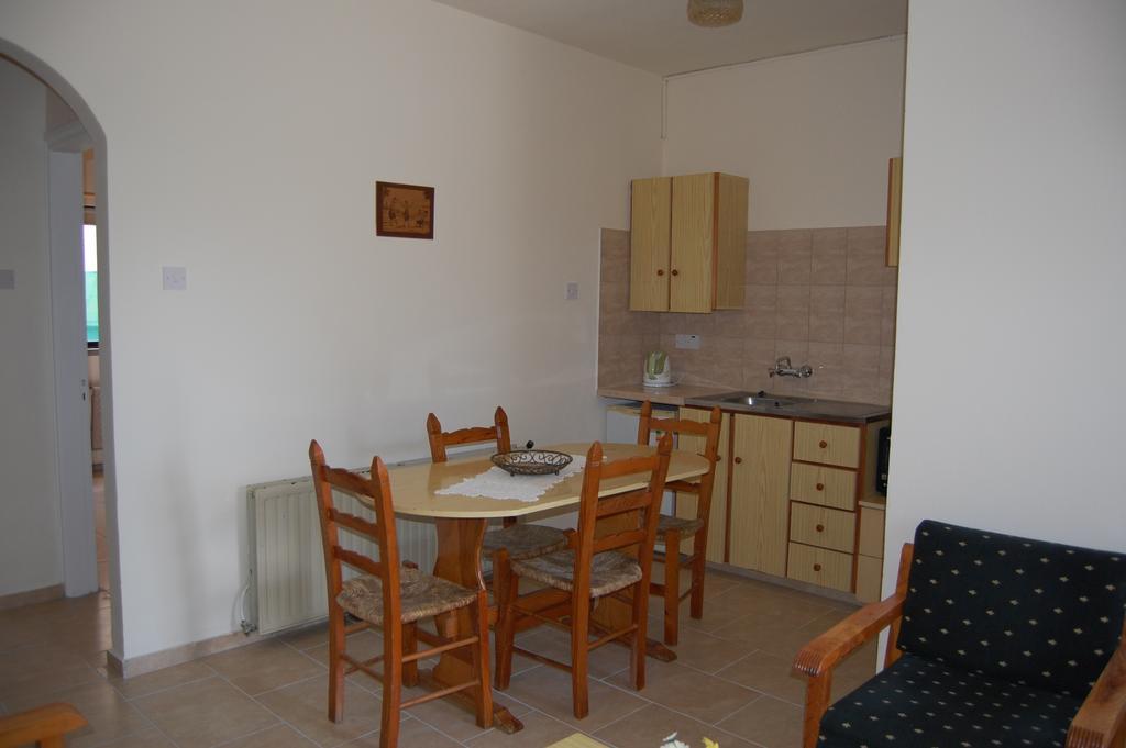 Polis Nicos & Olympia Apartments מראה חיצוני תמונה